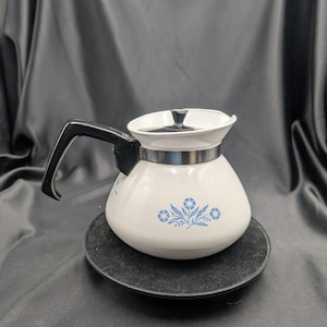 Vintage CorningWare P104 Teapot with Lid Blue Cornflower 6 Cup Coffee Pot