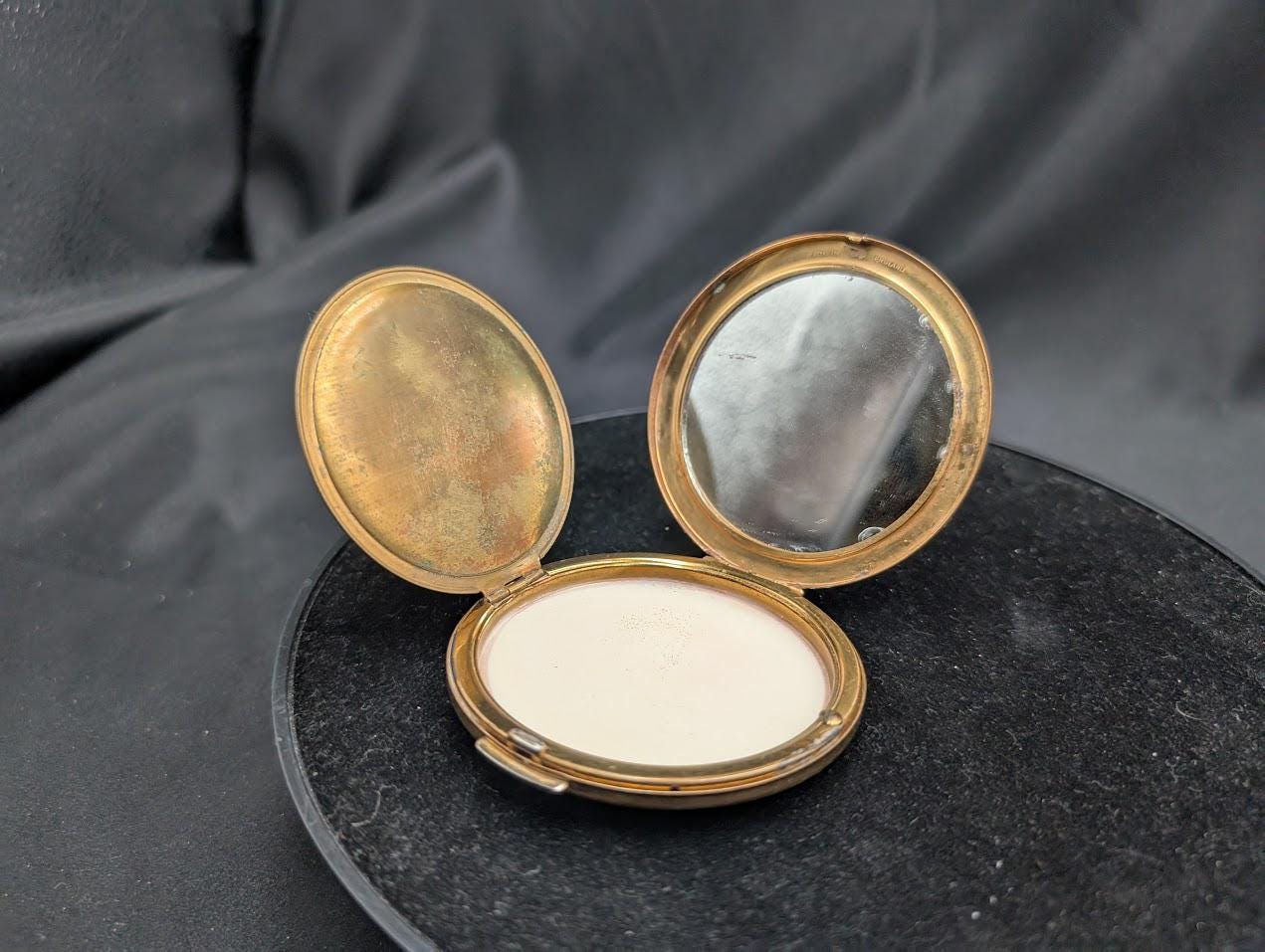 イングランド製70sヴィンテージコンパクトミラーケース イングランド製70sヴィンテージコンパクトミラーケース - メルカリ