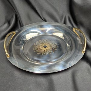 Vassoio rotondo in acciaio inox con manici in ottone