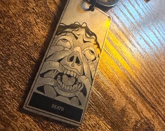 Phasmophobia Tarot Card Keyring – Laser Engraved Ghost Hunting Charm, Spooky Gamer Gift, Horror Game Accessory – Keychain