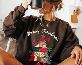 Frohe Weihnachten Sweatshirt, Patchwork Weihnachtsbaum Sweatshirt, Preppy Weihnachten Shirt, Gesteppter Weihnachtsbaum, Weihnachten Rundhalsausschnitt, Weihnachten