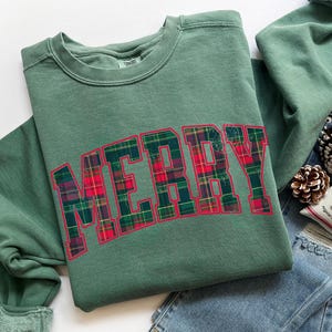 Comfort Colors® Merry Christmas Sweatshirt, Plaid Christmas Sweatshirt, Cozy Christmas, Family Christmas Crewneck, Preppy Christmas, Winter