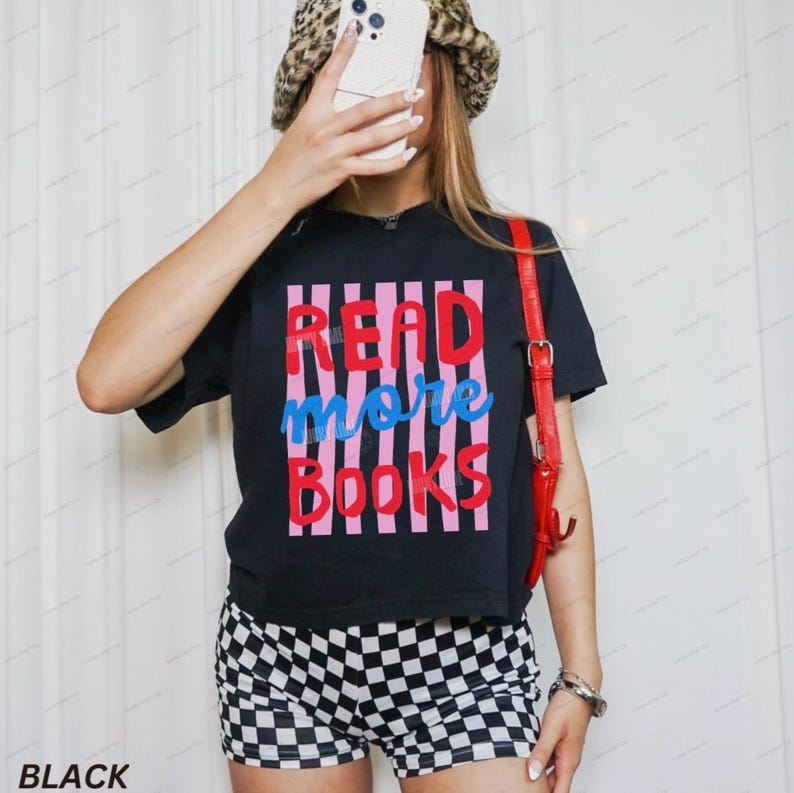 Lesen Sie mehr Bücher Shirt, abgeschnittenes T-Shirt, Bücherwurm-Shirt Comfort Colors® Womens Boxy Tee Black