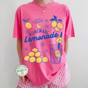 Comfort Colors® レモネードシャツ、レモンTシャツ、トレンドのサマーシャツ、アマルフィ海岸、イタリアの夏、バケーショングラフィックTシャツ、キュートなレモンシャツ Crunchberry