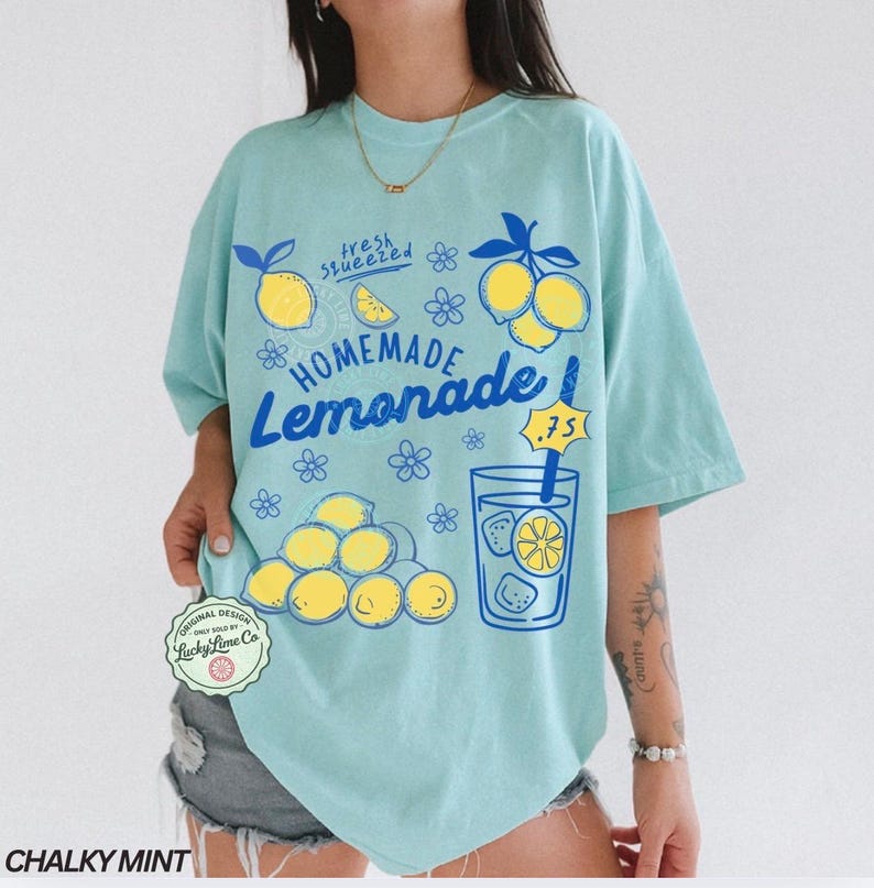 Comfort Colors® レモネードシャツ、レモンTシャツ、トレンドのサマーシャツ、アマルフィ海岸、イタリアの夏、バケーショングラフィックTシャツ、キュートなレモンシャツ Chalky Mint