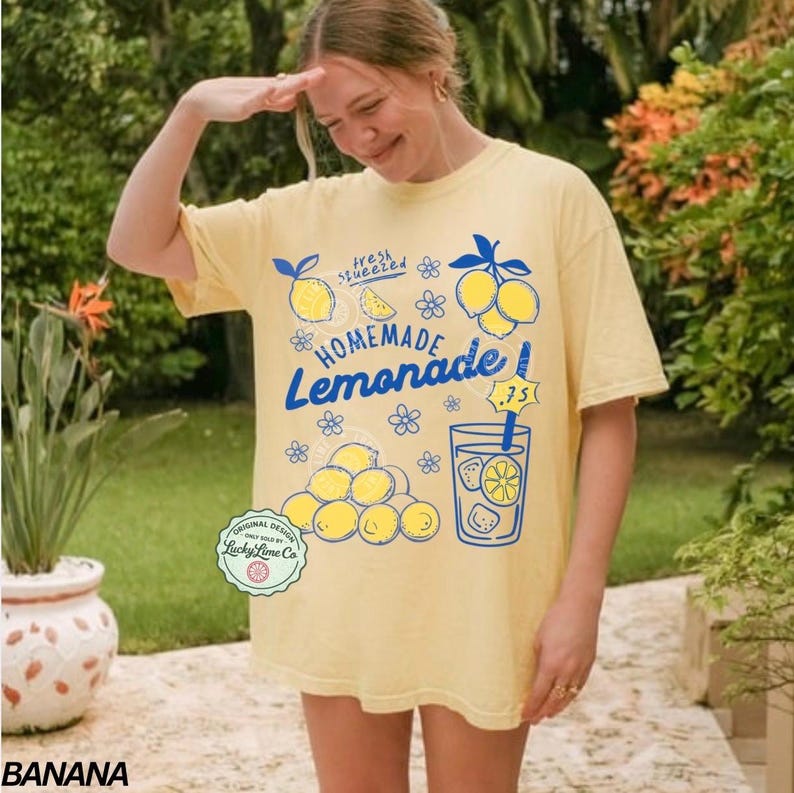 Comfort Colors® レモネードシャツ、レモンTシャツ、トレンドのサマーシャツ、アマルフィ海岸、イタリアの夏、バケーショングラフィックTシャツ、キュートなレモンシャツ Banana