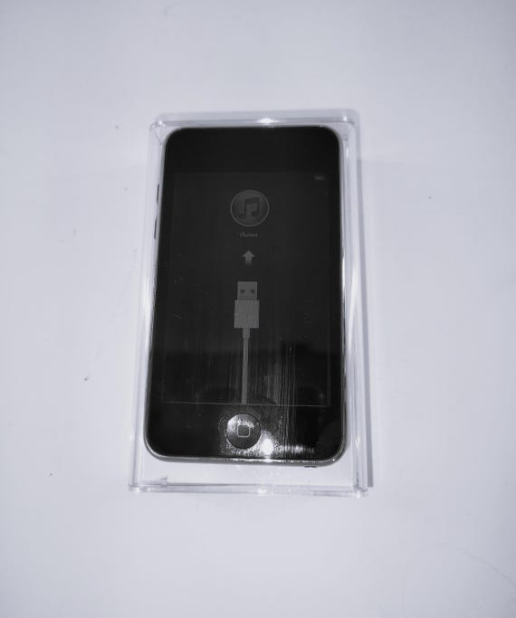 2nd Gen Ipod Touch 8GB Silver With Charger & Original Case - Etsy