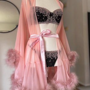 Miniaturowy różowy szlafrok z piór marabuta