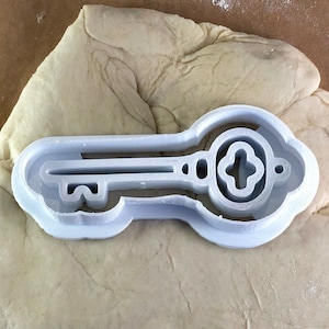 Key 18th 21st - Cookie Cutter - Cute - Biscuit - Fondant - Clay - Dough
