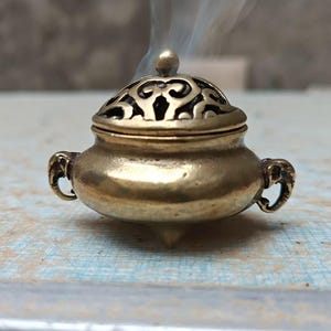 HOHU Golden Tibetan Incense Burner Holder for Sticks Cones Coils, Metal HOHU Golden Tibetan Incense Burner Holder for Sticks Cones Coils, Metal