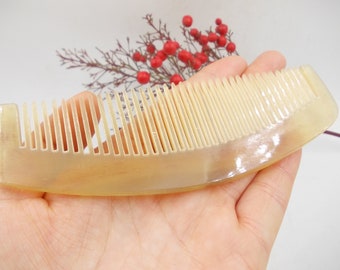 1 PIC Natural Yak Horn Comb Handmade Boutique Yak Horn Hair Comb Massage Scalp Brush, No Static, AntiStatic AntiDandruff Sturdy Unique cc057