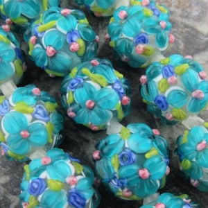 5 o 10 cuentas de vidrio de Murano de 15 mm, con pétalos en relieve, para bisutería y manualidades.