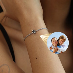 Bracciale personalizzato per proiezione di foto con catena scintillante Gioielli fatti a mano per Natale, regali per la migliore amica, regali per la fidanzata amante della mamma immagine 1