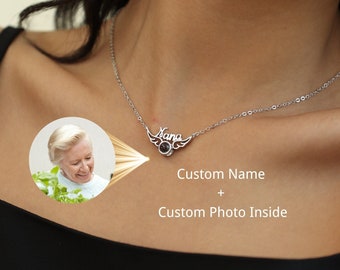 Collar de ala con nombre personalizado y proyección fotográfica - Joyería conmemorativa personalizada - Regalo personalizado para mamá e hija