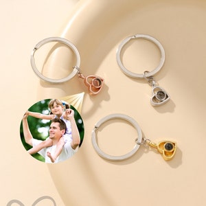 Benutzerdefinierter Schlüsselbund für ihn, personalisierter Herz-Schlüsselbund mit Foto im Inneren, bestes Geschenk für Papa Ehemann, Weihnachtsgeschenk Vater