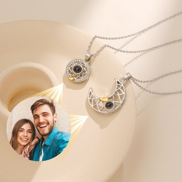 Collier photo projection personnalisé, collier couple personnalisé, collier soleil et lune pour petit ami et petite amie, cadeau d'anniversaire pour lui