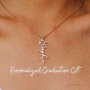 Collar de graduación personalizado con nombre del graduado, escuela secundaria personalizada, regalo de graduación universitaria, joyería de gorra de graduación colgante con nombre para ella imagen 1