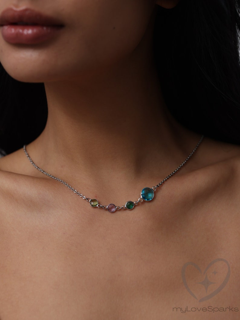 Collier de famille personnalisé avec pierres de naissance pour maman cadeau d'anniversaire personnalisé pour maman fille elle cadeaux de Noël pour elle image 2