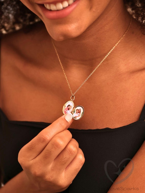 Custom Locket Necklace with Photo inside , Personalized Mother's Day Gift, Grandma, Mom, Nana Birthday Christmas Gift,Memorial gifts