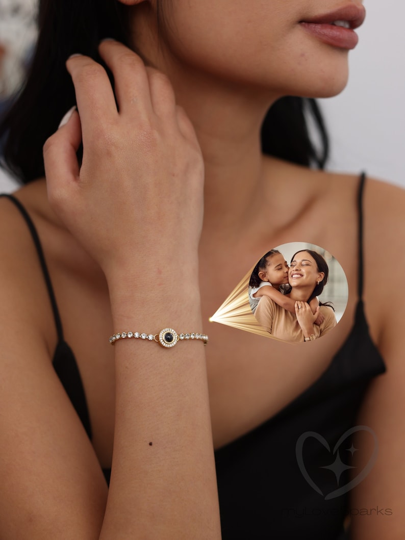 Custom Bracelet with Photo Projection Personalized Birthday Gift for Mom Daughter Her Christmas Gifts For Mother zdjęcie 1