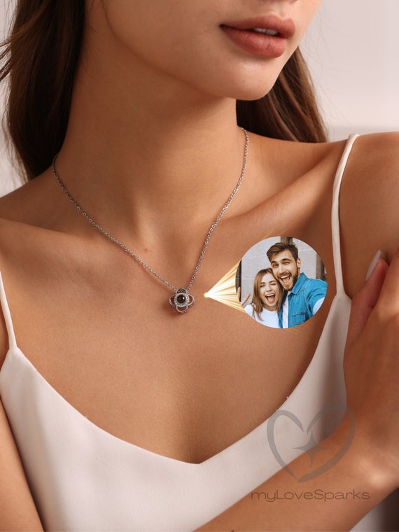 Projection Picture Necklace, Personalized Clover Necklace, Memorial Gift, Gift for Her, Mom Necklace, Valentine Day Gift