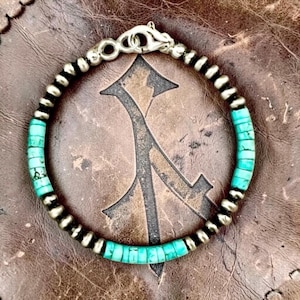 Herrarmband med Navajo-pärlor och Heishi-örhängen i turkos sterlingsilver. Smycken för indianska ursprungsbefolkningar. (F3)