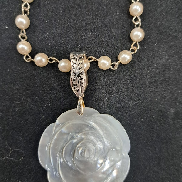 Vintage Premier Designs Pure Bliss Beaded Necklace with Rose Pendant