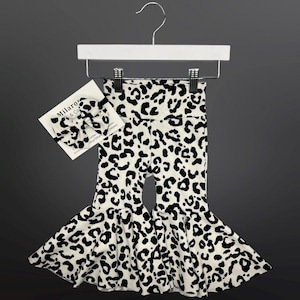 Ensemble bas cloche et nœud pour bébé/ Pantalon flare pour bébé/ Bas cloche à imprimé léopard noir et blanc/ Clochettes pour tout-petit/ Costume d&#39;Halloween léopard