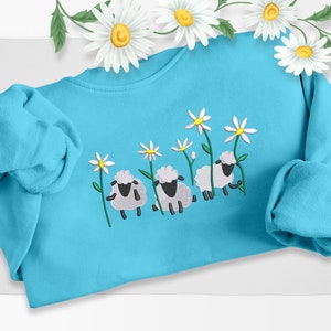 Sheep Sweatshirt, Embroidered Daisy Flowers Sheeps Crewneck Jumper, Aesthetic Farm Clothing, Vintage Cottagecore Sweater, EmbroideryCraftss