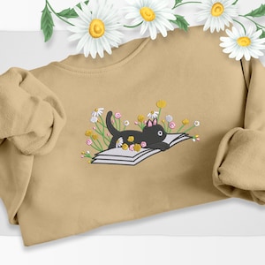 Felpa con ricamo a forma di gatto, maglione vintage con libro floreale estetico con gatto, maglione con libro con motivo a margherita e gatto sdraiato, regali per gli amanti dei gatti