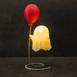 Puede incluir: Un letrero de madera rústico con el texto "Welcome to our home" en letras blancas. El letrero presenta un acabado envejecido y un diseño sencillo y acogedor, ideal para un porche o entrada.