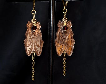 Pendientes de cigarra. Joyería terrorífica de Halloween.
