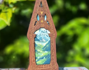 Forest Book Nook: TOG Bookshelf Decor. Romantasy easy booknook
