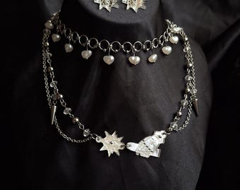 Collar de armadura medieval. Joyería de cota de malla con púas. Estilo Castlecore.