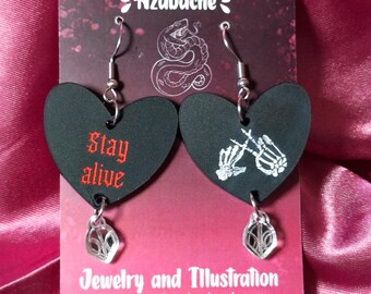 Pendientes de corazón Stay Alive: joyería gótica negra de música alternativa