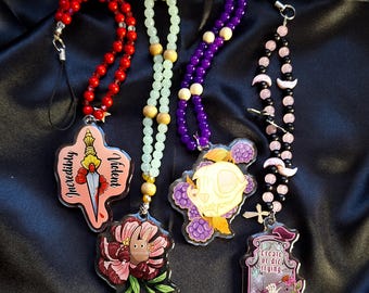 Gruselige Taschenanhänger. Halloween Taschenanhänger. Handyanhänger mit Perlen und Anhänger. Bücherwurm.