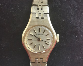 Vintage Seiko Ladies Watch 17 Jewels, Manual Wind Gold Tone, Japan 1974, Model 11-0630