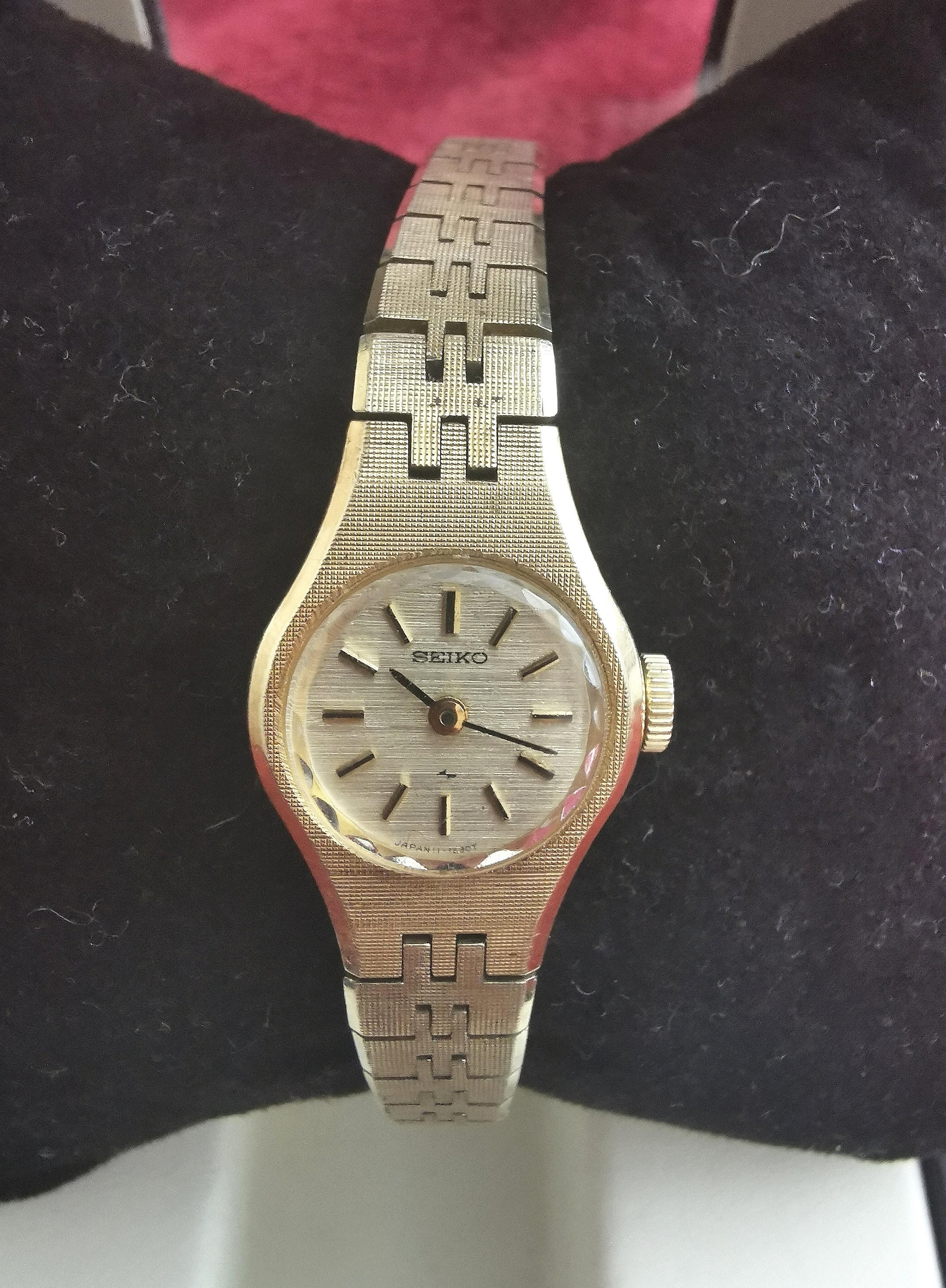 Vintage Seiko Ladies Watch 17 Jewels, Manual Wind Gold Tone, Japan