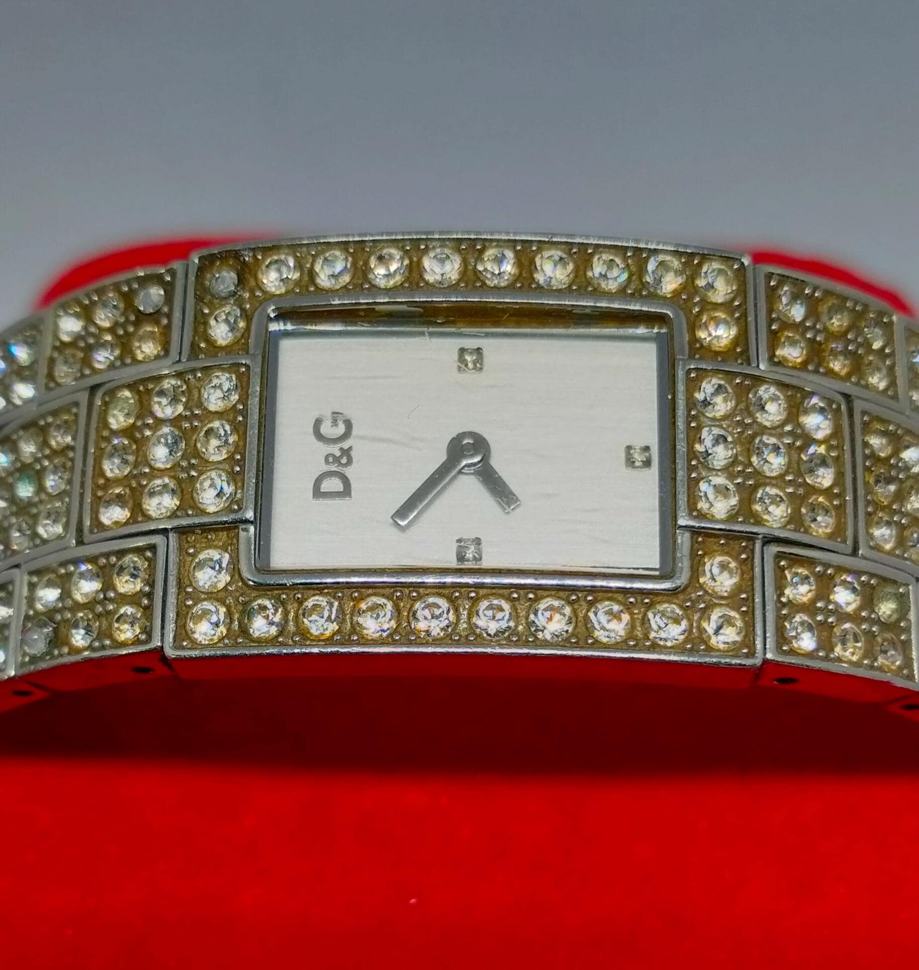 D&G TIME ダイヤモンド装飾 レディースウォッチ D&G Dolce Gabbana Time Swarovski Chic Ladies Watch Stainless