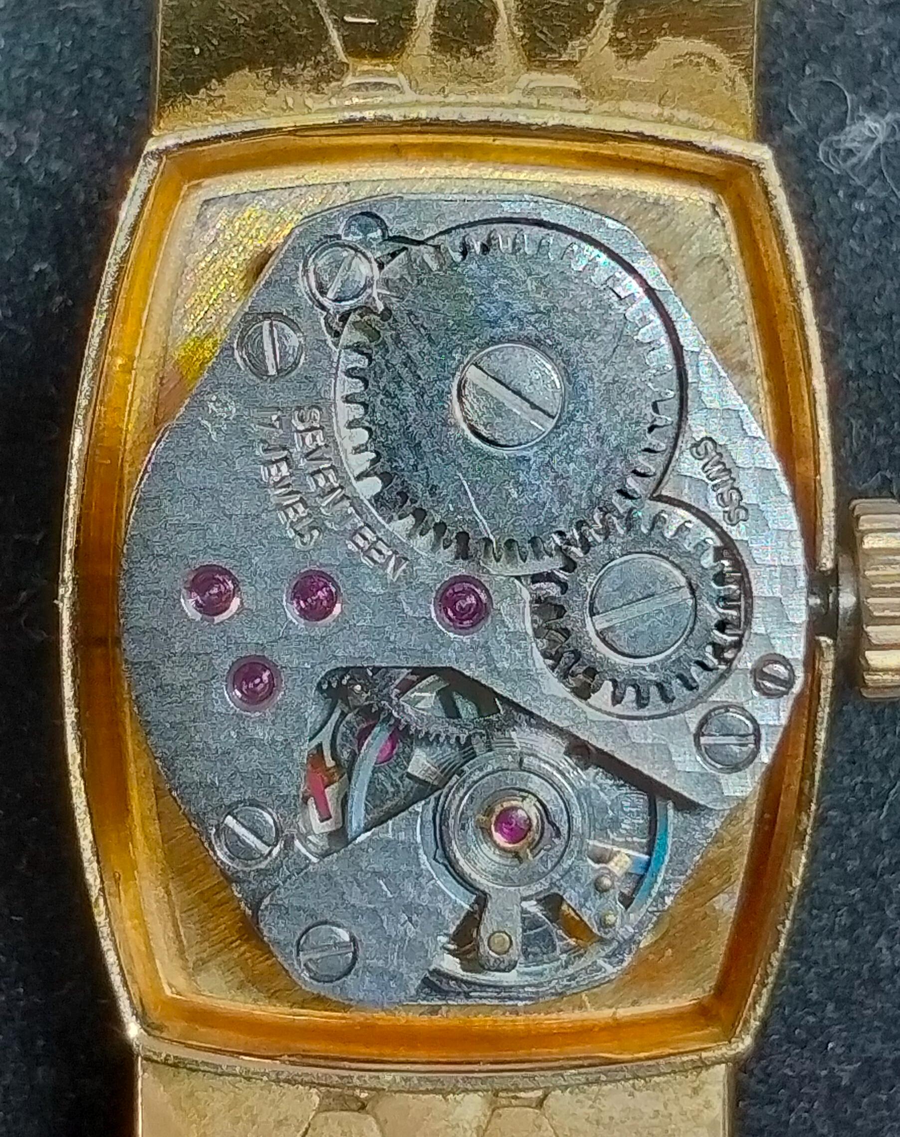 Vintage Royal Dynasty 17 Jewel ladies mechanical watch - runs well Women main image 2