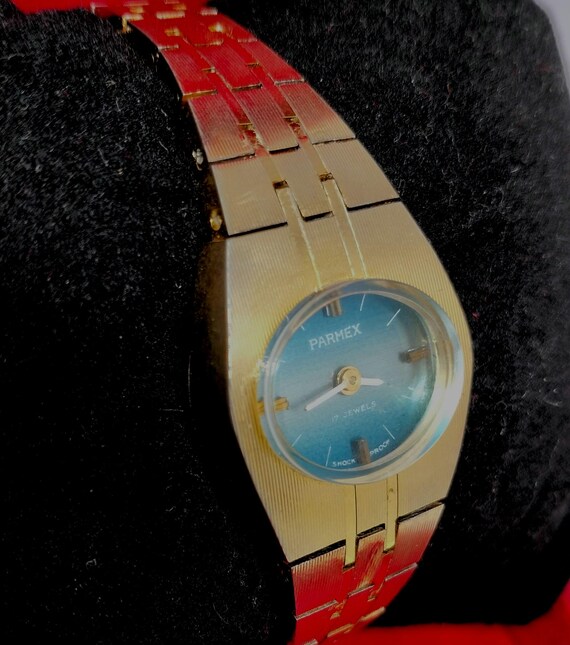 Vintage Parmex 17 Jewels Shockproof Mechanical Ladies Watch Golden