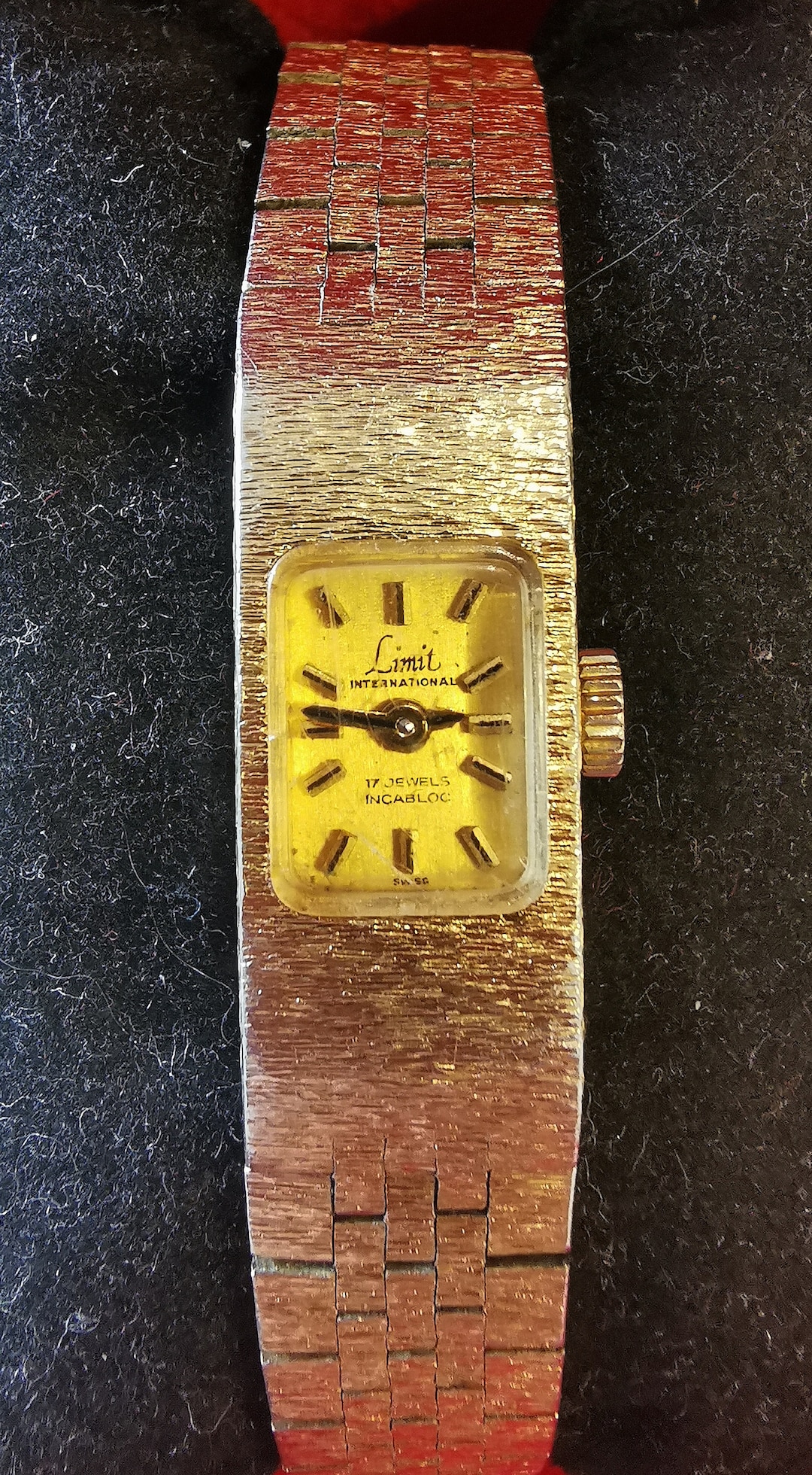 Vintage Limit International 17 Jewels Incabloc Mechanical