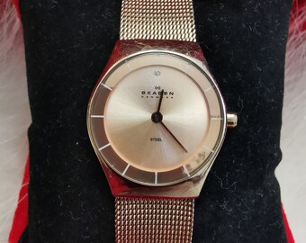 Skagen SKW2113 28mm Rose Gold Tone Quartz Watch Crystal Bezel Working Skagen SKW2113 28mm Rose Gold Tone Quartz Watch Crystal  main image 3