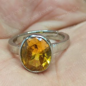 Anel de pedra preciosa de safira amarela deslumbrante em Panchdhatu banhado a prata para unissex - Melhore seu estilo com um toque de luxo