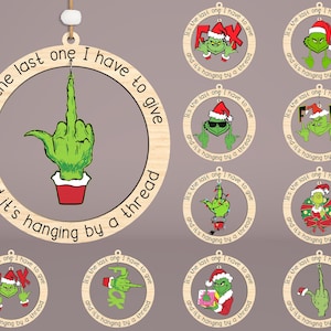Weihnachtsverzierung Laser-Schnitt-Datei-Svg, lustige Weihnachtsverzierungs-Svg, frohe Grinchmas-Verzierungs-Svg, Grinch-Mittelfinger-Svg, Glowforge-Svg-Datei
