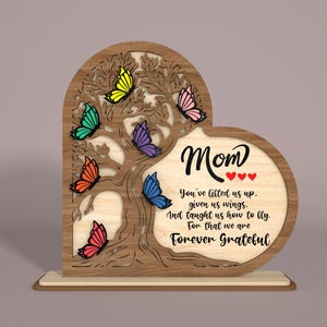 Archivo Svg cortado con láser con letrero de árbol de mariposas para el Día de la Madre, regalo de Standdecor para mamá, Svg cortado con láser familiar, regalos del Día de la Madre Svg, archivos Glowforge