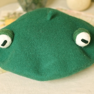 Christmas funny green beret, Green frog decor beret hat,Handmade wool felting beret,Christmas Gift hat for her,Creative frog eyes hat