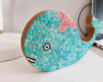 Sculpture en mosaïque de baleine aigue-marine, objet d'art en bois MDF, étagère d'animal marin, coquille d'oeuf, décoration de bureau à domicile