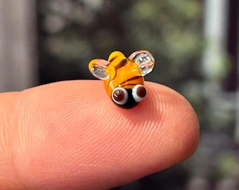 Handmade Tiny Glass Bee Figurine, Miniature Bee Figure, Mini Bee Figurine, Murano Style Cute Bee Ornament, Tiny Glass Bead, Glass Figure