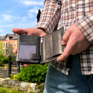 Black bifold full leather wallet with RFID protection, black high-quality wallet made of fine leather, stylish wallet
